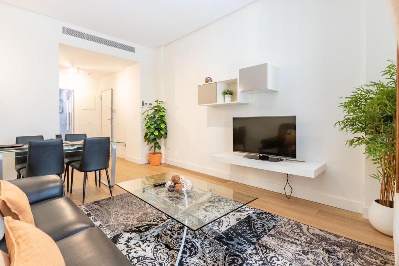 Angeles Santa Cruz Deluxe By Valcambre Apartment เซบีญา ภายนอก รูปภาพ