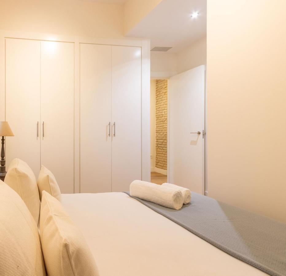 Angeles Santa Cruz Deluxe By Valcambre Apartment เซบีญา ภายนอก รูปภาพ