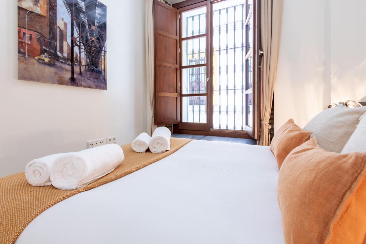 Angeles Santa Cruz Deluxe By Valcambre Apartment เซบีญา ภายนอก รูปภาพ