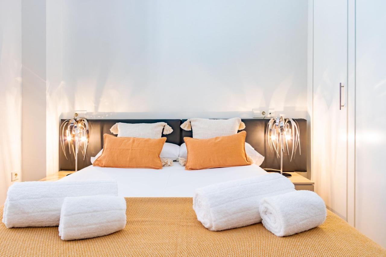 Angeles Santa Cruz Deluxe By Valcambre Apartment เซบีญา ภายนอก รูปภาพ
