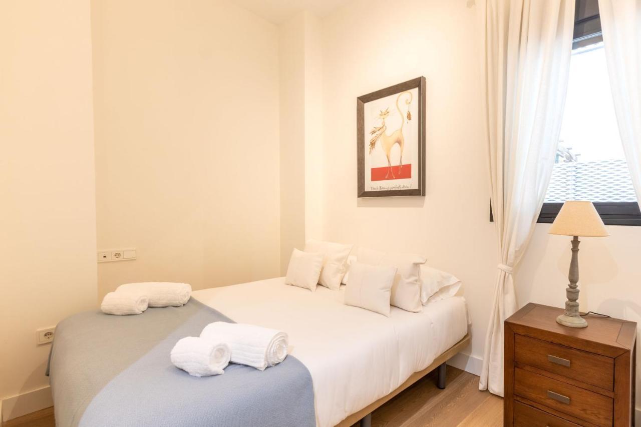 Angeles Santa Cruz Deluxe By Valcambre Apartment เซบีญา ภายนอก รูปภาพ