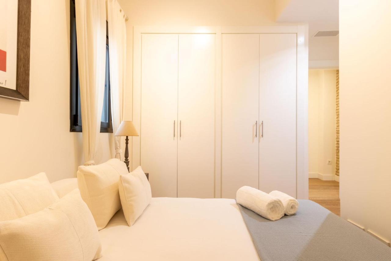 Angeles Santa Cruz Deluxe By Valcambre Apartment เซบีญา ภายนอก รูปภาพ