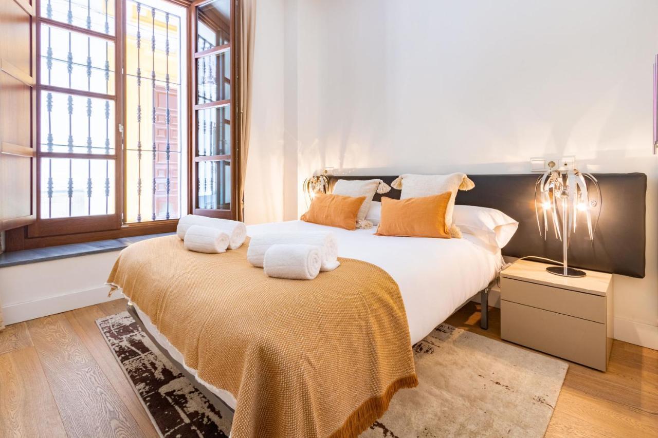 Angeles Santa Cruz Deluxe By Valcambre Apartment เซบีญา ภายนอก รูปภาพ