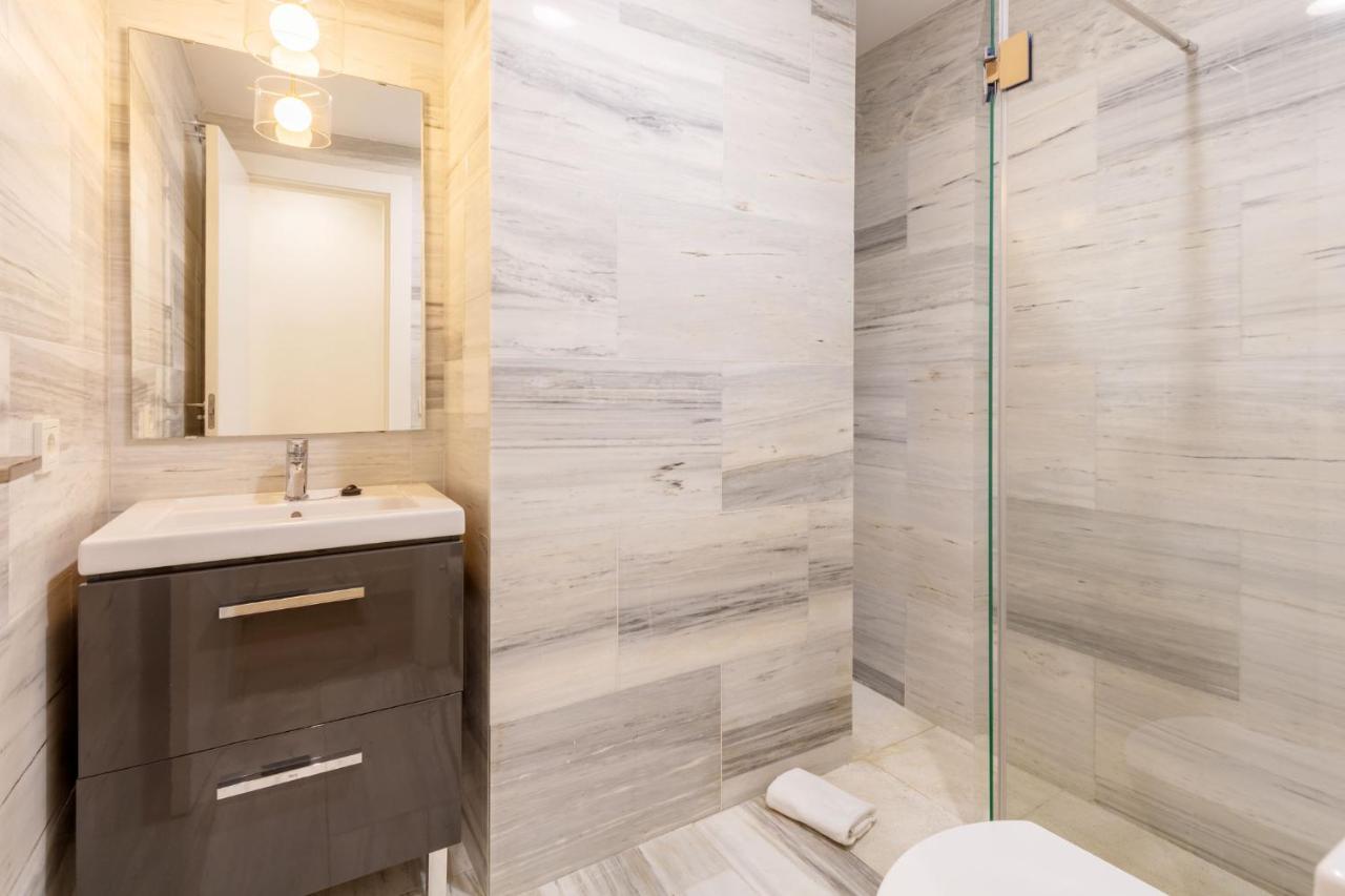 Angeles Santa Cruz Deluxe By Valcambre Apartment เซบีญา ภายนอก รูปภาพ